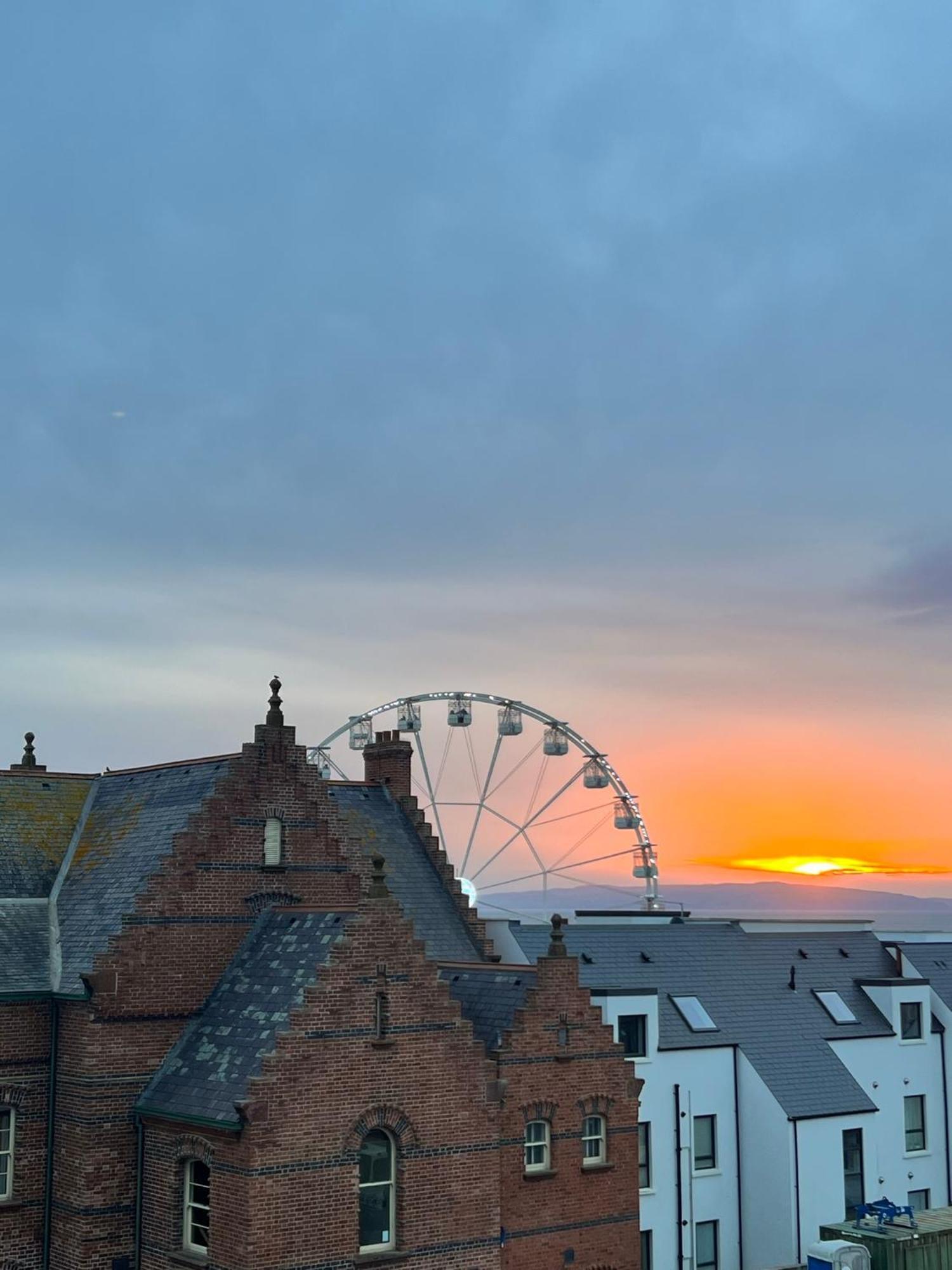 Penthouse Apartment - Town Centre, Sea Views, Secure Parking Portrush Zewnętrze zdjęcie